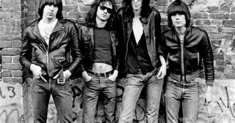  Blitzkrieg Bop 充滿爆發力之龐克搖滾，將你帶回 70 年代的地下音樂場景